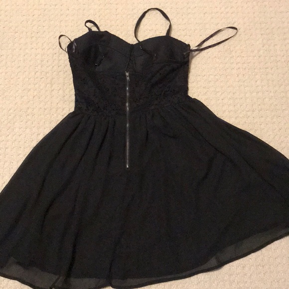Black dress (Material Girl) - Picture 2 of 3
